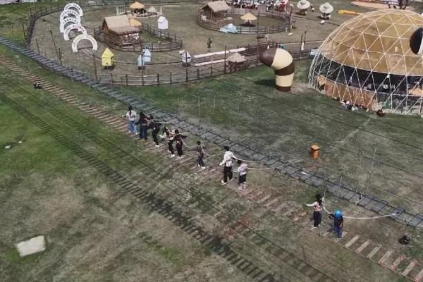 Spring break coincides with Qingming holiday, fueling tourism boom across China