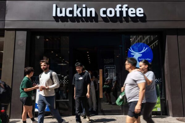 A Luckin Coffee shop in Manhattan. Luckin must go beyond efficiency to compete with Starbucks in the US, according to an analyst. Photo: AFP