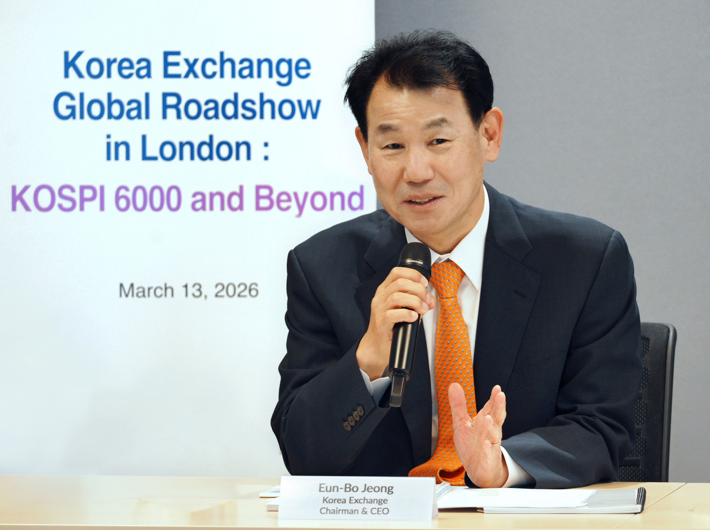 Korea Exchange Chairman Jeong Eun-bo speaks during an event titled “Korea Exchange Global Roadshow in London: Kospi 6000 and Beyond” at CLSA’s London office on March 13. [KOREA EXCHANGE]
