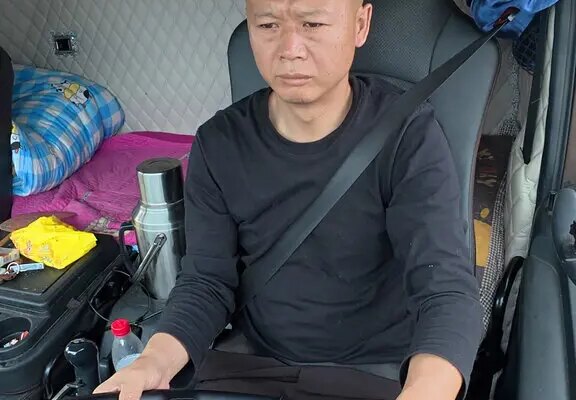 Soaring Fuel Prices Squeeze China’s Frugal Truckers