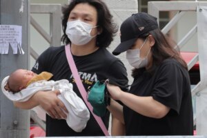 20 Hong Kong couples get triple baby bonus of HK$60,000 each but disbursement lags