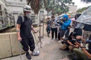 Mr Kwok was forced to make the climb to his flat with fractured leg. Photo: Kristen Cheung