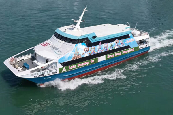 Starting today, April 30, until June 30, guests can enjoy the Duffy and Friends Themed Fast Ferry from Sun Ferry. It picks up at Central Pier 6 and arrives at the Hong Kong Disneyland Resort Pier in about 30 minutes.
