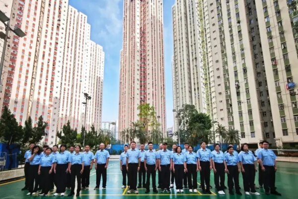 Non-local security guard training at Richland Gardens, a residential estate in Kowloon Bay, in April 2026. Photo: Richland Gardens, via Threads.