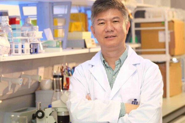Court jails professor who took HK$40,000 bribe to admit unqualified student