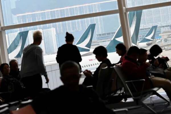 Travellers in the Hong Kong International Airport. Photo: GovHK.