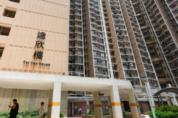 Death of elderly pair in Sau Mau Ping flat a case of murder-suicide, police say