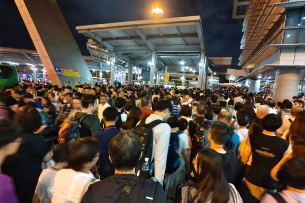Hongkongers stuck for hours as 673,000 return via land checkpoints after long weekend