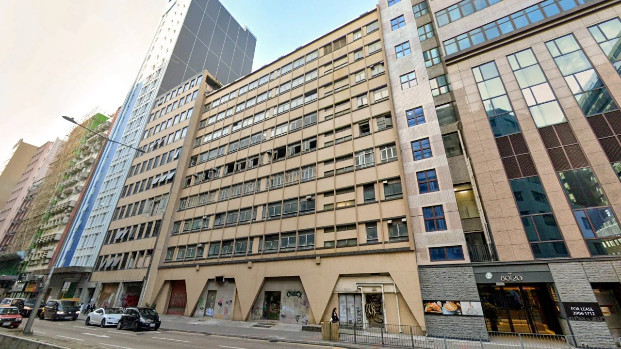 Ex-owner of bankrupt bakery dies after chasing thief and falling off building
