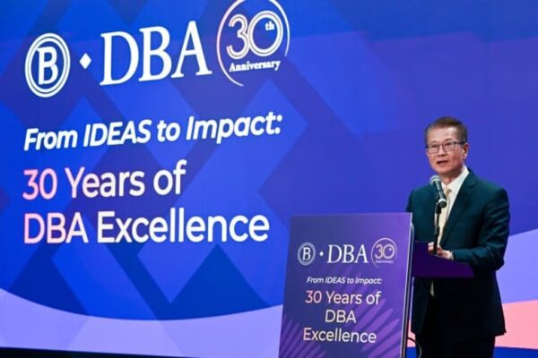 In his keynote speech, Mr Paul Chan shared how technology and innovation had transformed business and commerce, and analysed the challenges posed by the AI era.