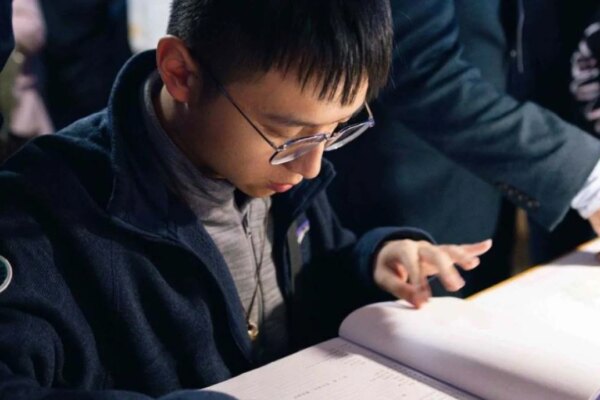 Students can play role in US-China ties, Xi says in letter to Hong Kong student