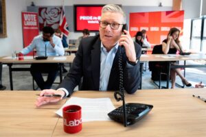 UK prime minister Keir Starmer helps out in the call centre at Labour Party headquarters in London on Wednesday, on the last day of campaigning ahead of local elections. Photo: PA