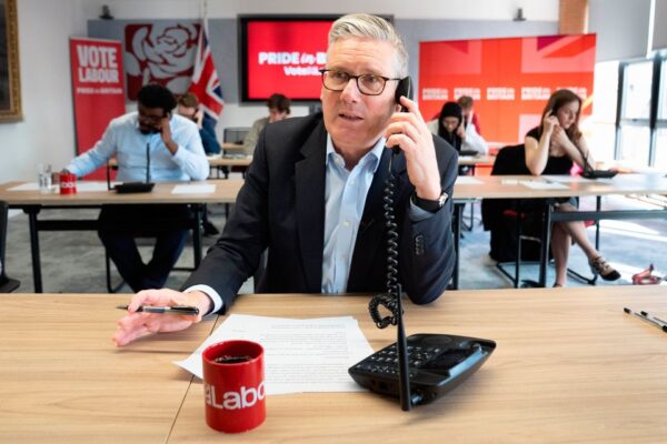 UK prime minister Keir Starmer helps out in the call centre at Labour Party headquarters in London on Wednesday, on the last day of campaigning ahead of local elections. Photo: PA
