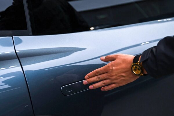 Hong Kong to ban new EVs with only electronic door handles