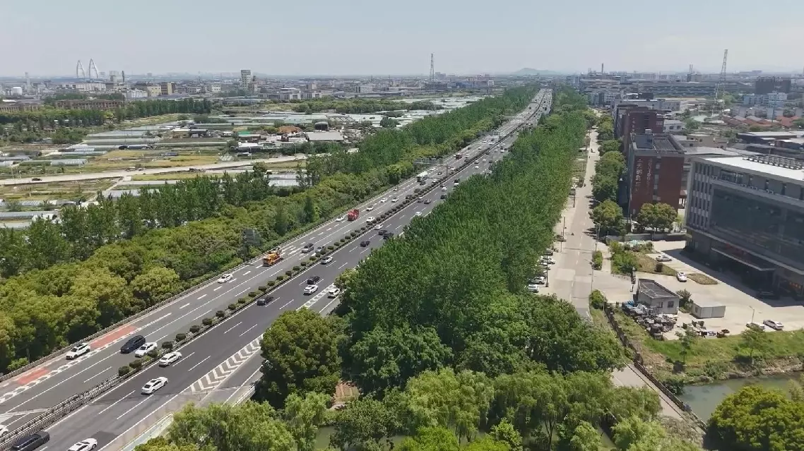 China logs record high inter-regional passenger trips in May Day holiday