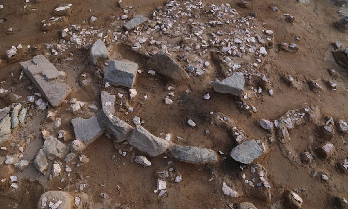 The remains of a furnace used for heat-treating stone tools at the Xinmiaozhuang site Photo: Screenshot of a report released by the National Cultural Heritage Administration