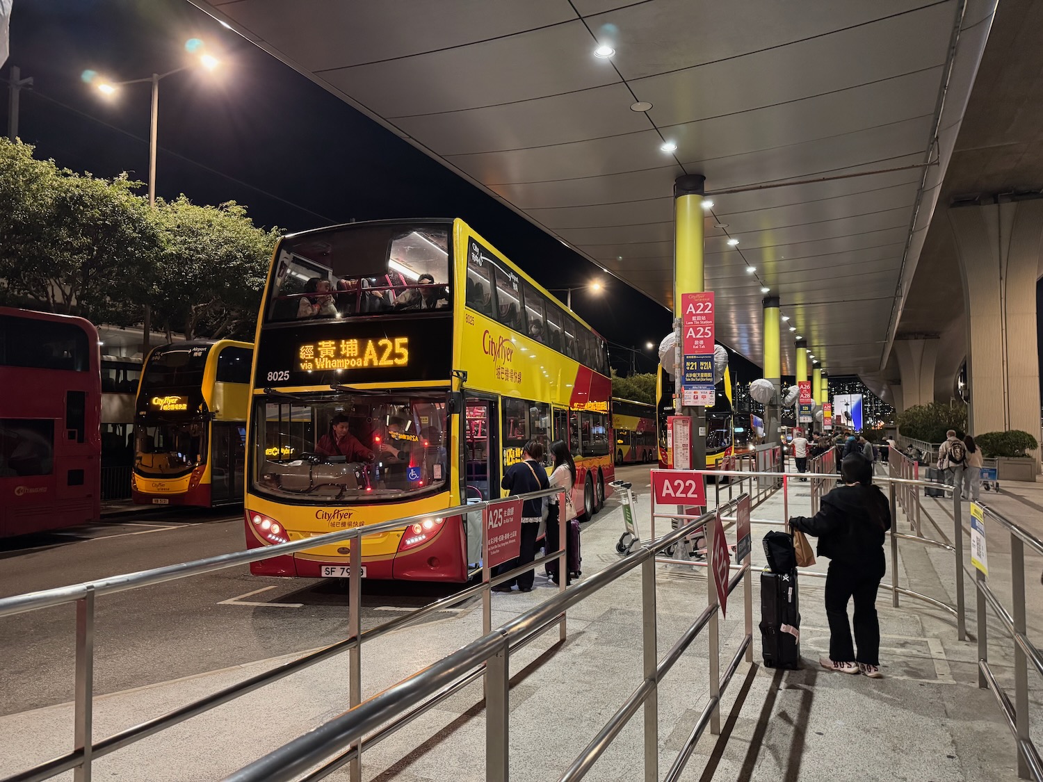 Hong Kong Airport To Tsim Sha Tsui Via A25 Bus (1/10 The Price Of Uber, Almost As Fast)