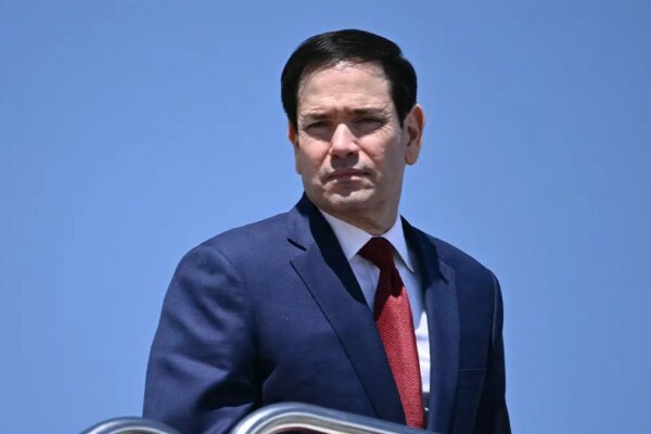 Marco Rubio boarding Air Force One