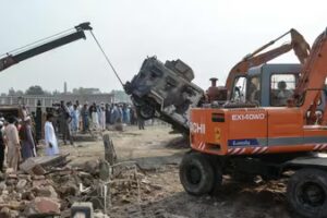 A crane removes a burned armored vehicle from a damaged police checkpost site following a car bombing attack by militants in the Fateh Khel area of Pakistan's Bannu. (AFP)