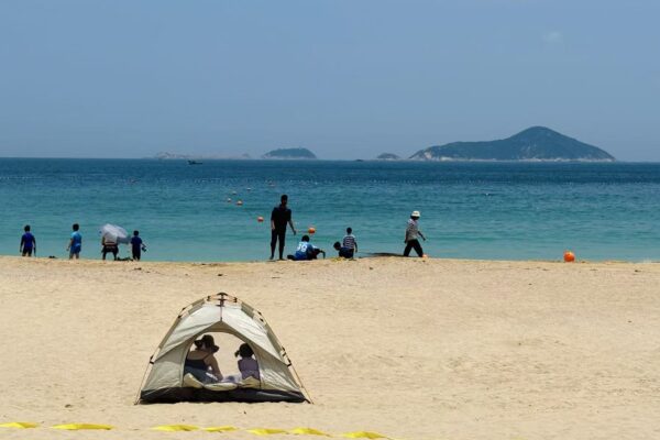 Hong Kong experiences an ‘exceptionally warm’ April