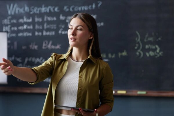 New pay model for native English-speaking teachers risks lowering standards: group