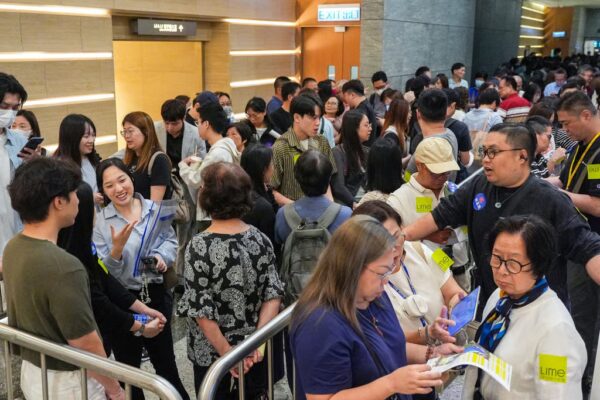 Buyers queue to buy flats at the Lime Spark project on Saturday. Photo: Eugene Lee