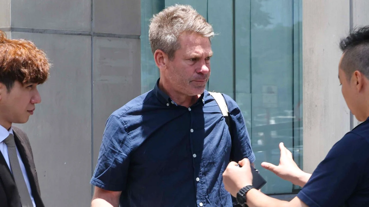 Australian lawyer fined for fleeing Hong Kong restaurant, massage parlour without paying