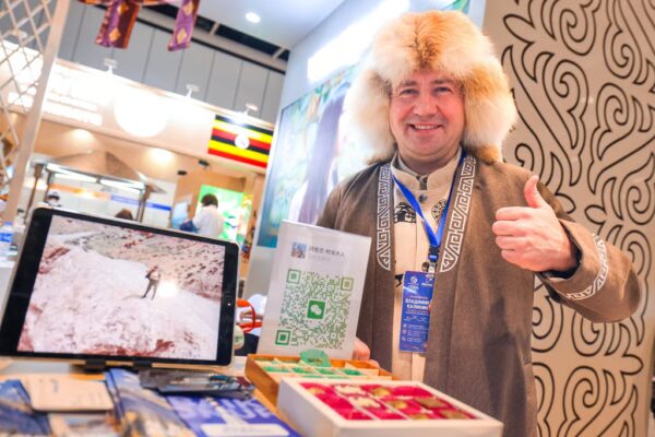 Vladimir Kalinin says Hong Kong tourists are “very generous”. Photo: Nora Tam