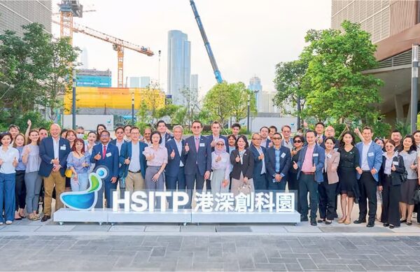 The delegation visits the Hong Kong-Shenzhen Innovation and Technology Park.