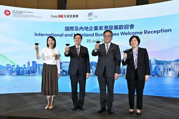 Hong Kong SAR's Chief Executive, John Lee (second left); the Secretary for Commerce and Economic Development, Algernon Yau (second right); the Director of the Chief Executive's Office, Carol Yip (first left); and the Director-General of Investment Promotion, Alpha Lau (first right), toast the success of enterprises expanding in Hong Kong at Invest Hong Kong's annual welcome reception.