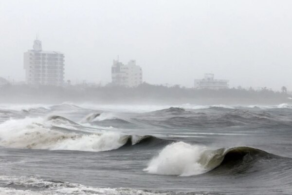 More Hong Kong airlines cancel flights as Typhoon Jangmi bears down on Tokyo