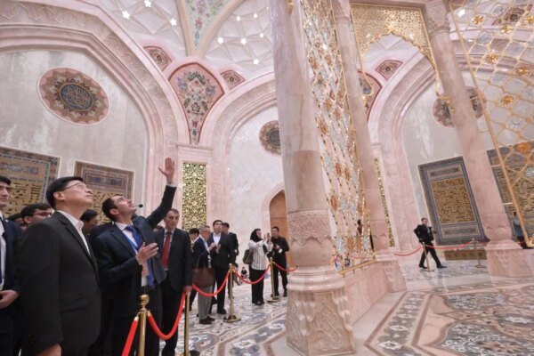 Hong Kong ideal platform for Uzbek firms to spread wings globally, John Lee says