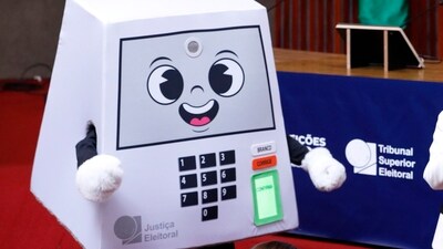 By 2024 just 32% trusted and 61% suspected fraud (X/jnascim)