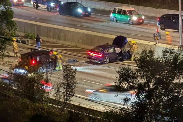 The two vehicles were badly damaged in the collision. Photo: Facebook/pttthk