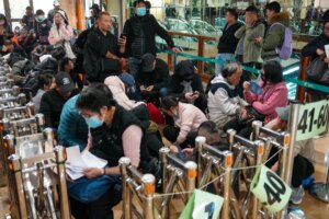 ‘Queuing gangs’ exploited Hong Kong driving licence ticketing system: ombudsman