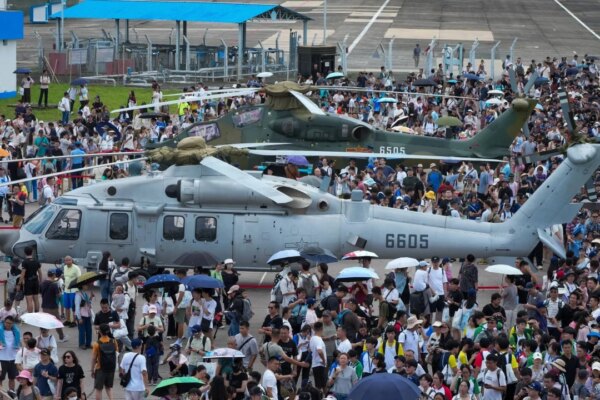 Thousands flock to PLA airbase amid Hong Kong handover celebrations