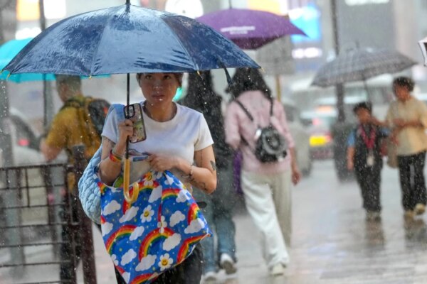 Hong Kong Observatory issues red rainstorm warning