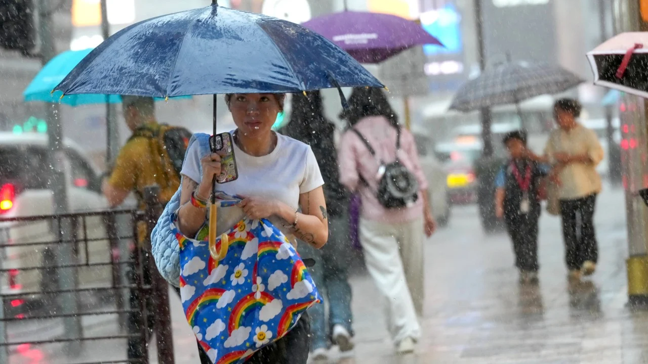 Hong Kong Observatory issues red rainstorm warning