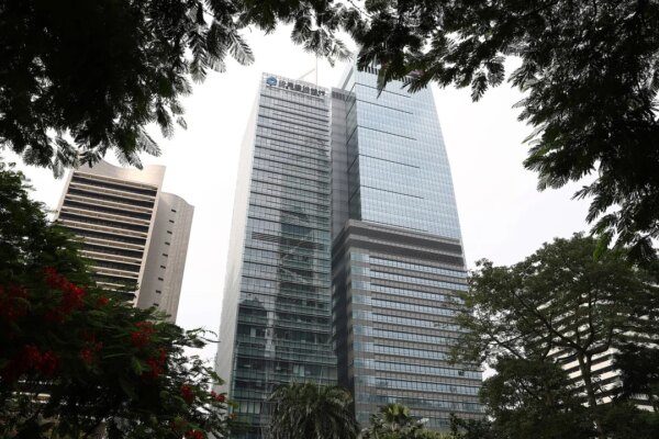 Hong Kong developer Lai Sun seeks note swap in bid to ease liquidity pressure