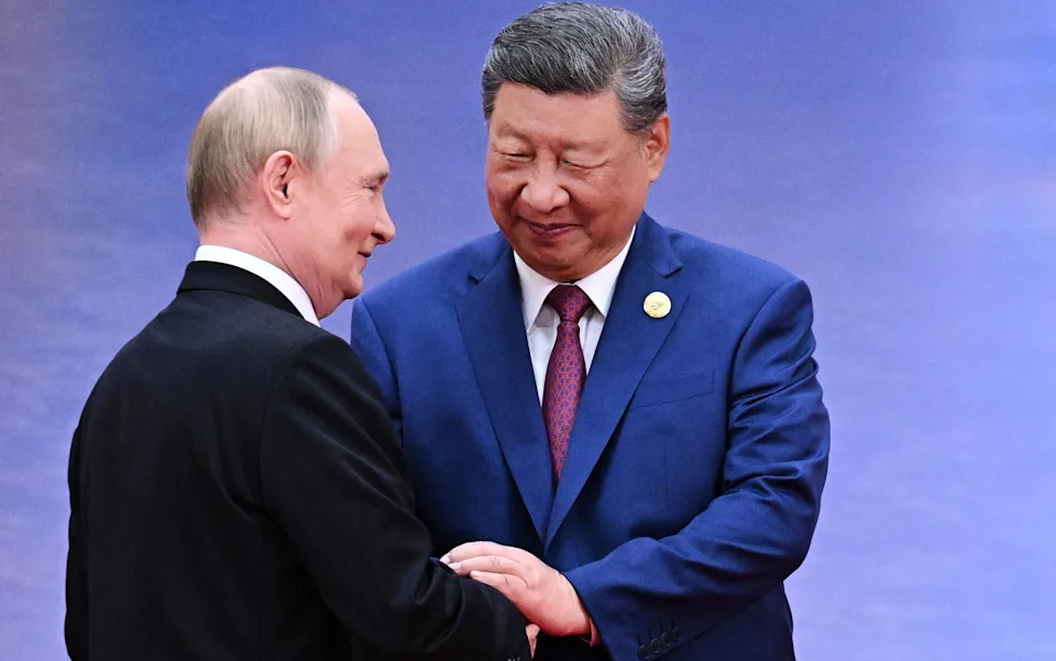 Vladimir Putin and Xi Jinping greet each other in Tianjin, China