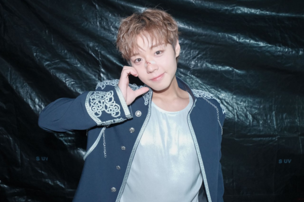 Park Ji-hoon poses backstage at his "Re:flect" fan concert in Seoul. (YY Entertainment)