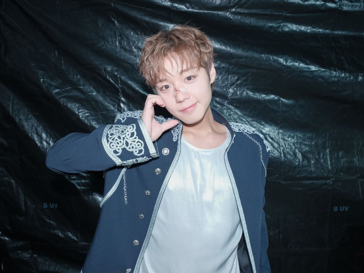Park Ji-hoon poses backstage at his "Re:flect" fan concert in Seoul. (YY Entertainment)