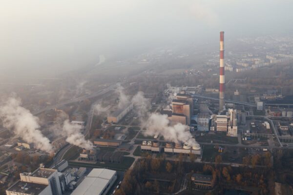 ESG news regarding China’s green bond sales, Iran war raising costs for European factories, Anthropic silently preparing an IPO, and new clean aluminium projects in Canada.