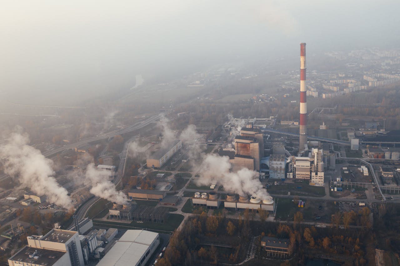 ESG news regarding China’s green bond sales, Iran war raising costs for European factories, Anthropic silently preparing an IPO, and new clean aluminium projects in Canada.