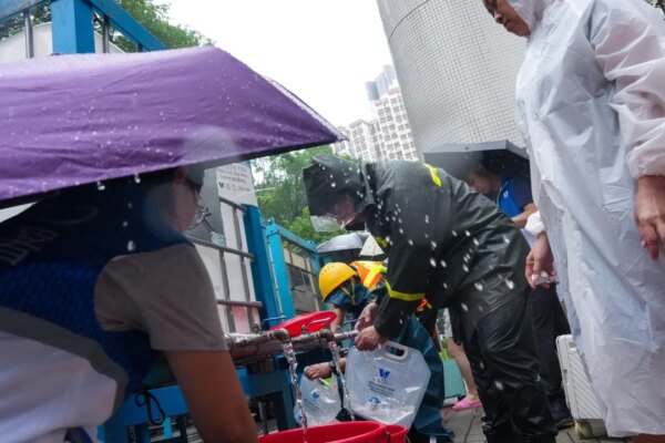 Residents struggle on without fresh water after pipe repairs further delayed amid rain