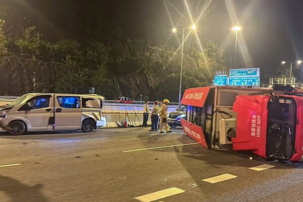 Transport authorities order probe after crash paralyses traffic on airport link
