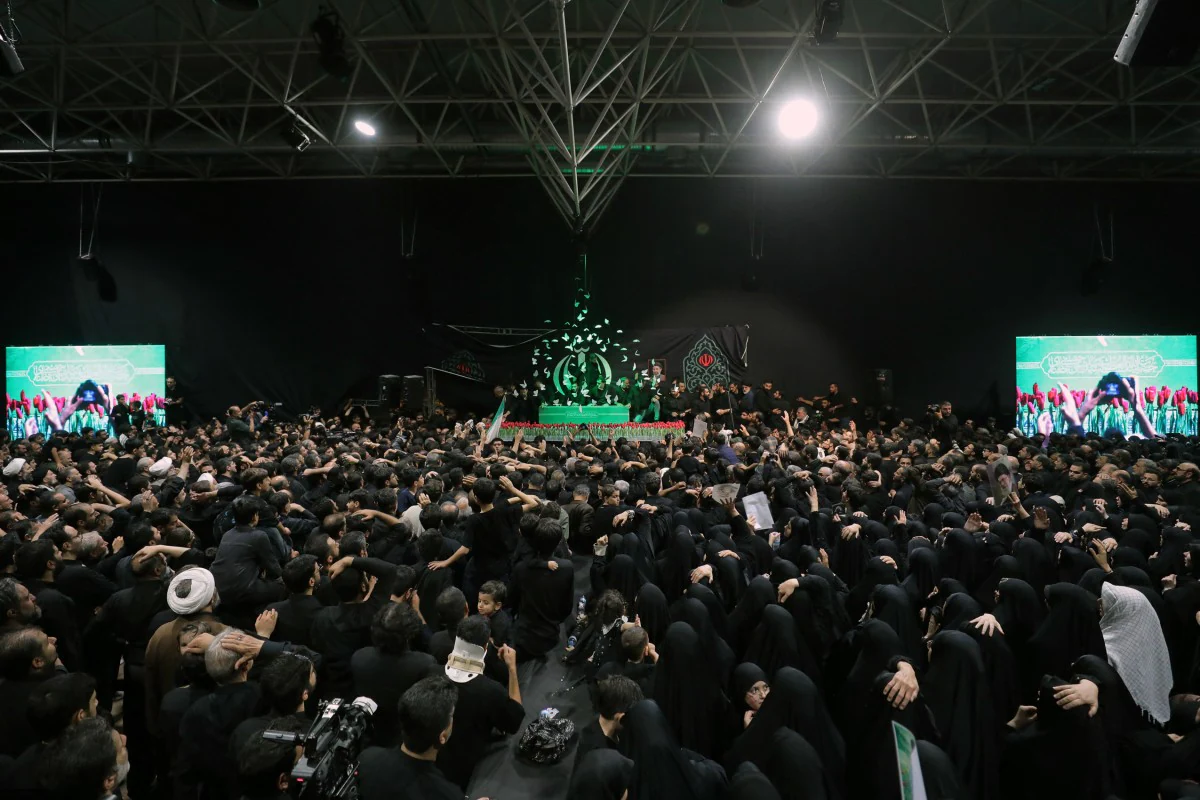 Mourners gathered around the coffin of Ali Khamenei