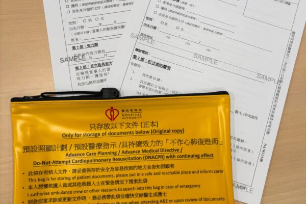The Hospital Authority offers yellow bags to patients to store documents related to advance care planning. Photo: Elizabeth Cheung