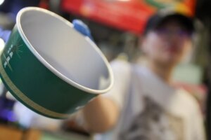 Food court stalls caught off guard by rules over plastic serving containers