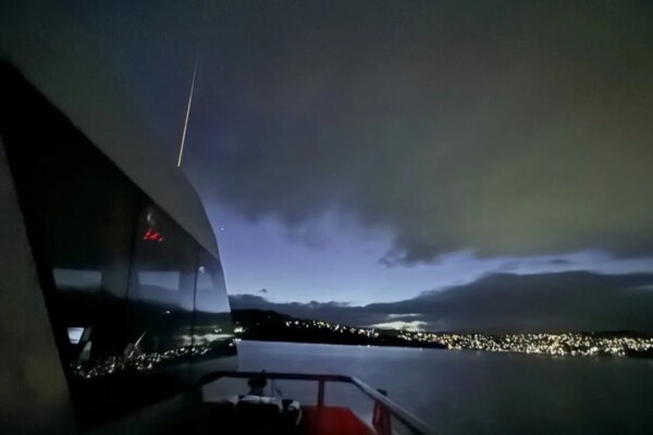 Hong Kong aurora-chasing tour group rescues 2 divers lost at sea in Australia